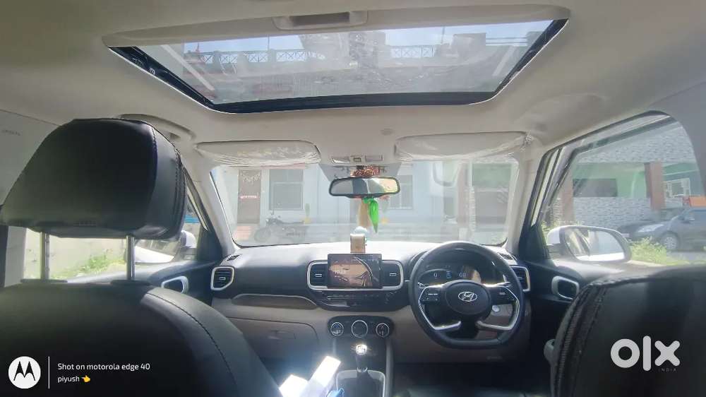 Venue Sx Mt 2nd Top Model With Automatic Climate Controls, Sunroof.