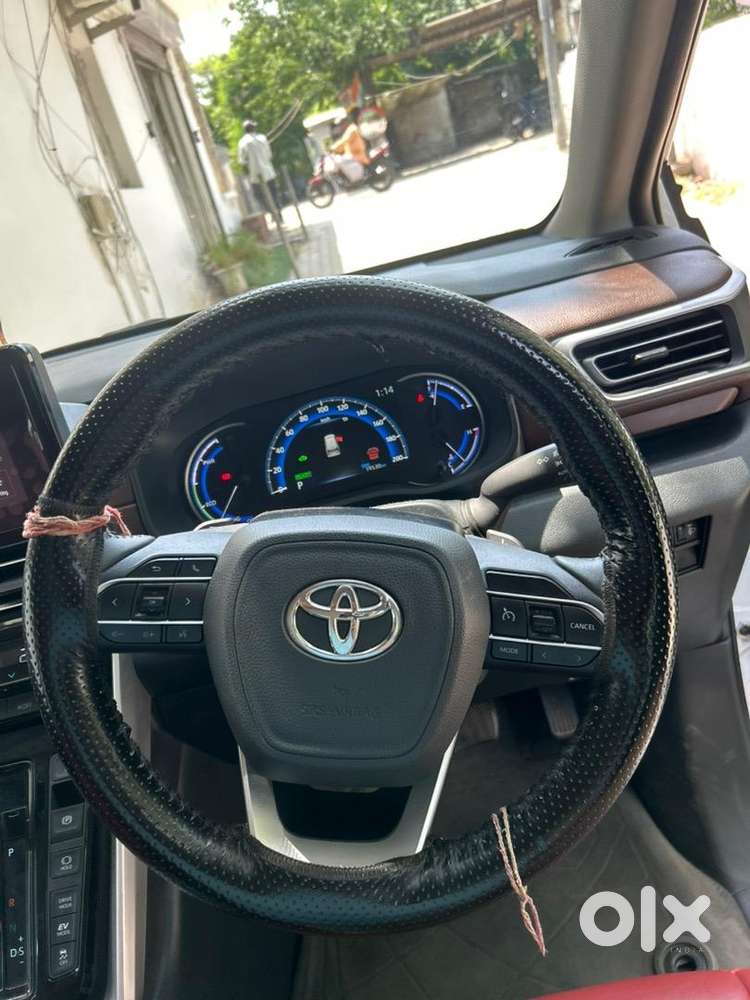 Toyota Innova Hycross 2025