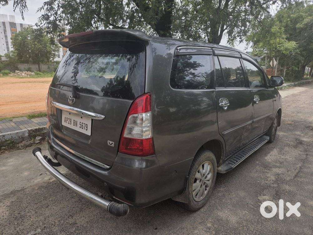 Toyota Innova 2.5 V Diesel 7-seater, 2010, Diesel