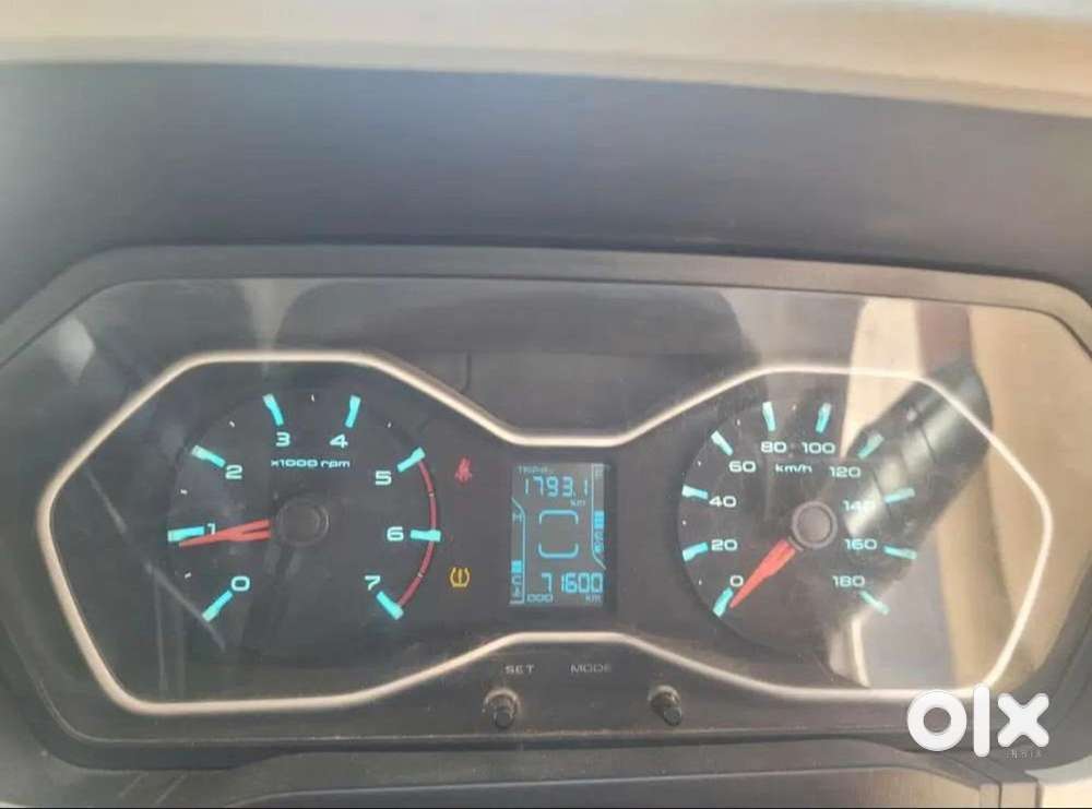 Mahindra Scorpio S10 2015