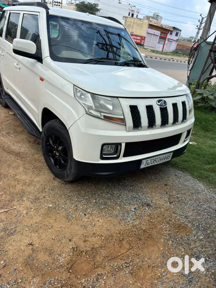 Mahindra Tuv 300 T8 2017