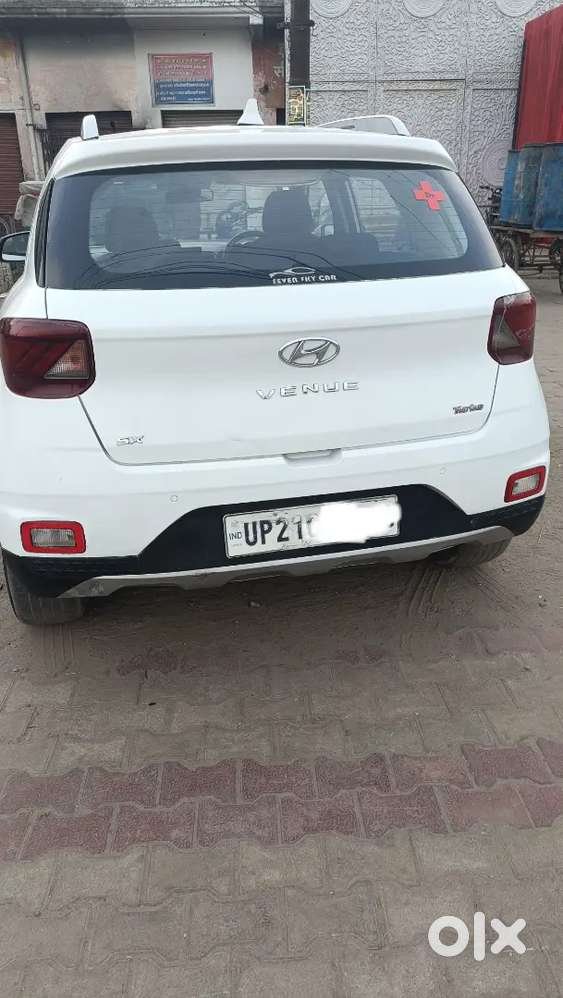 Hyundai Venue 2020 Petrol Well Maintained 3rd Owner Sx Sunroof