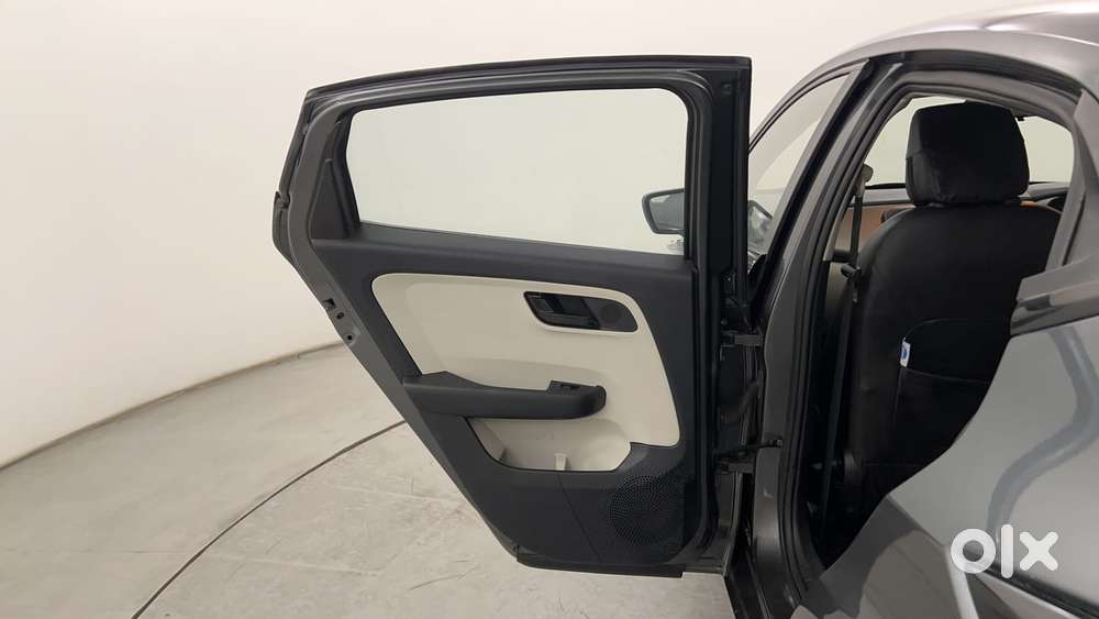Tata Altroz 1.2 Xt, 2022, Petrol