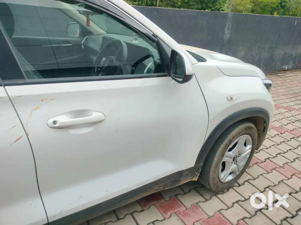 गाड़ी की कंडीशन अच्छी है एक हाथ की गाड़ी है ।