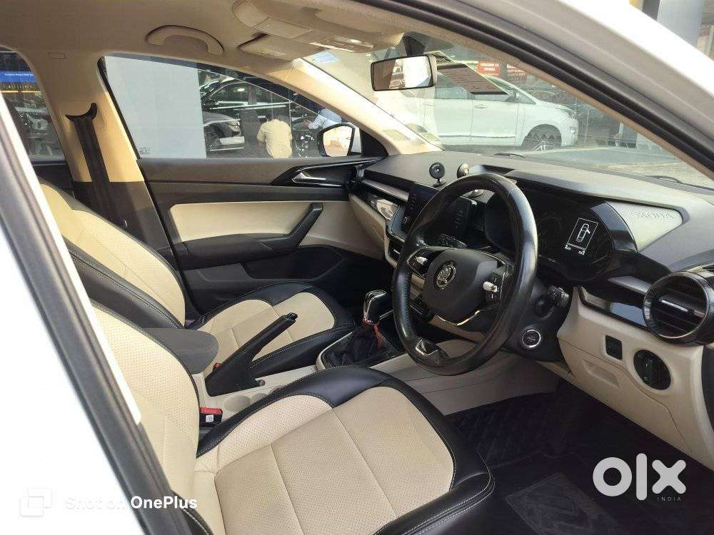 Skoda Slavia Ambition 1.0l Tsi At, 2023, Petrol