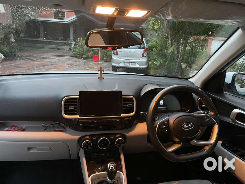 Hyundai Venue 2022 Petrol 29000 Km Driven