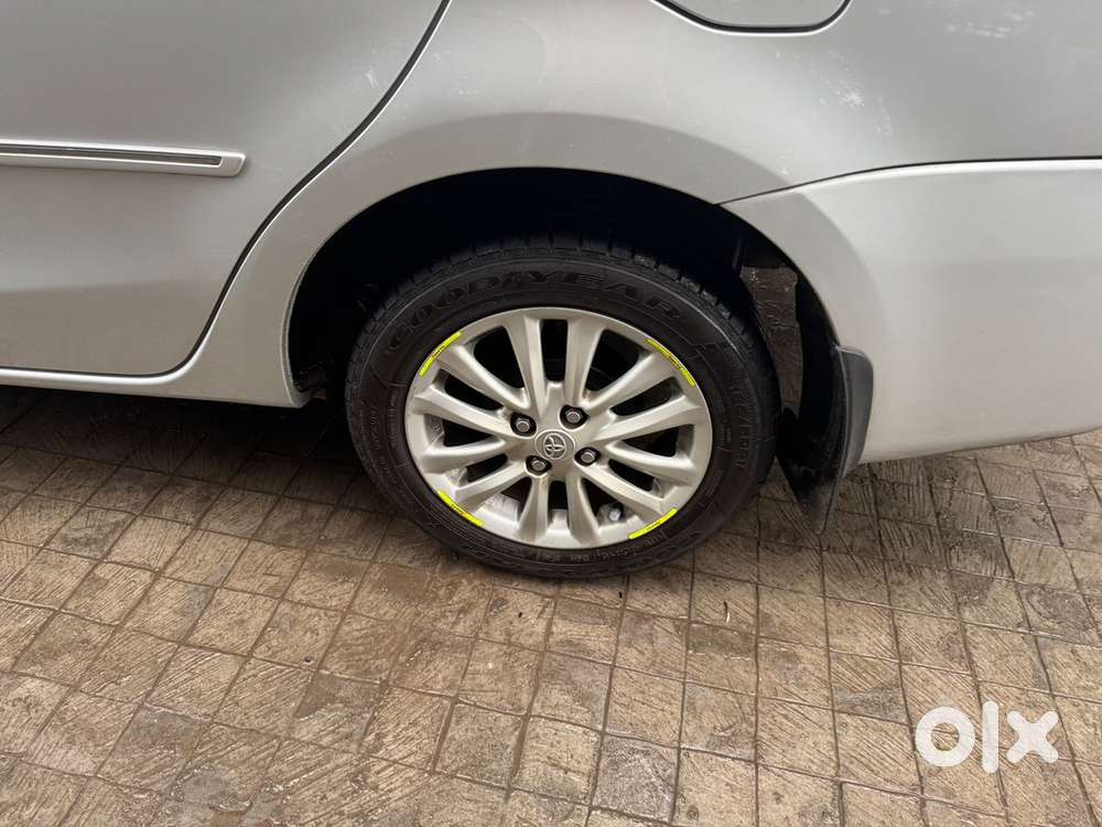Toyota Etios 1.5 V 2013