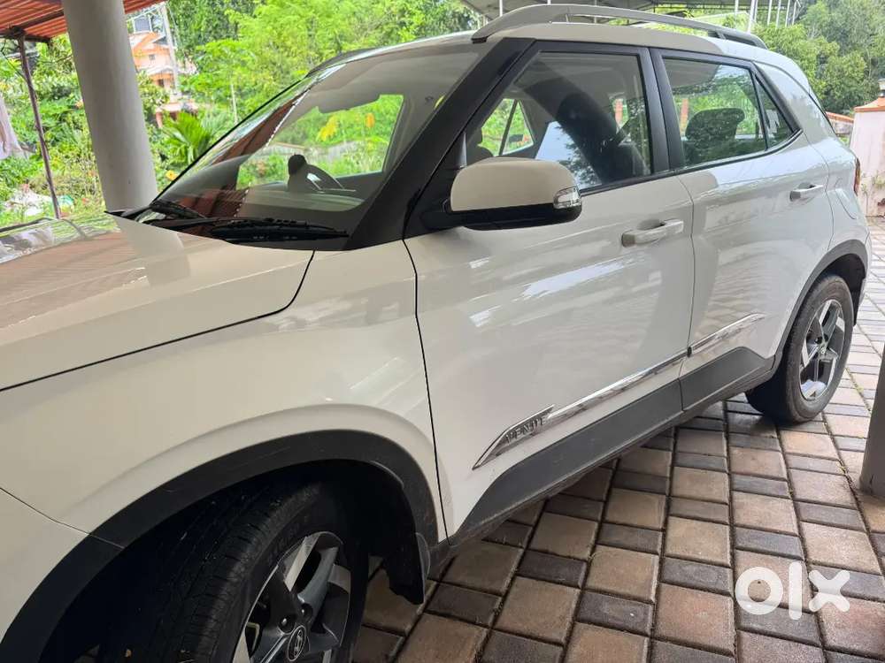 Hyundai Venue 2021 Diesel Well Maintained