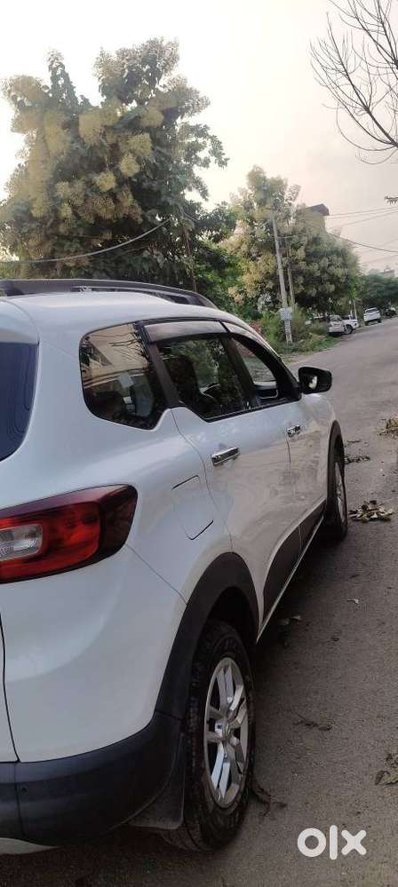 Renault Triber Rxt, 2022, Petrol