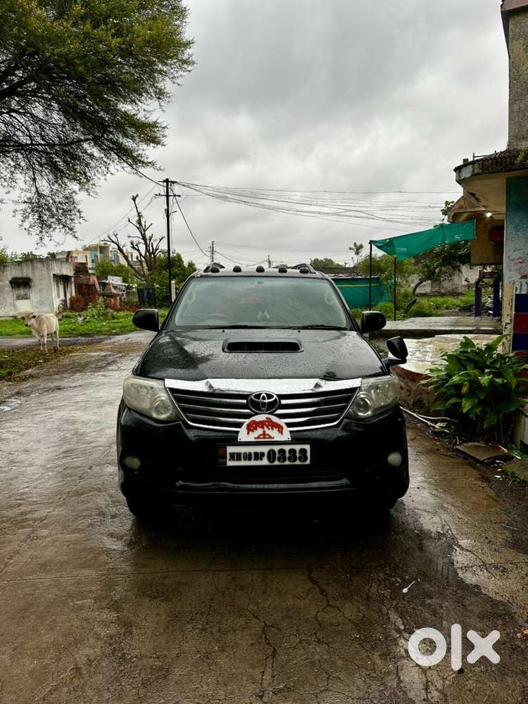 Black Toyota Fortuner 4x4