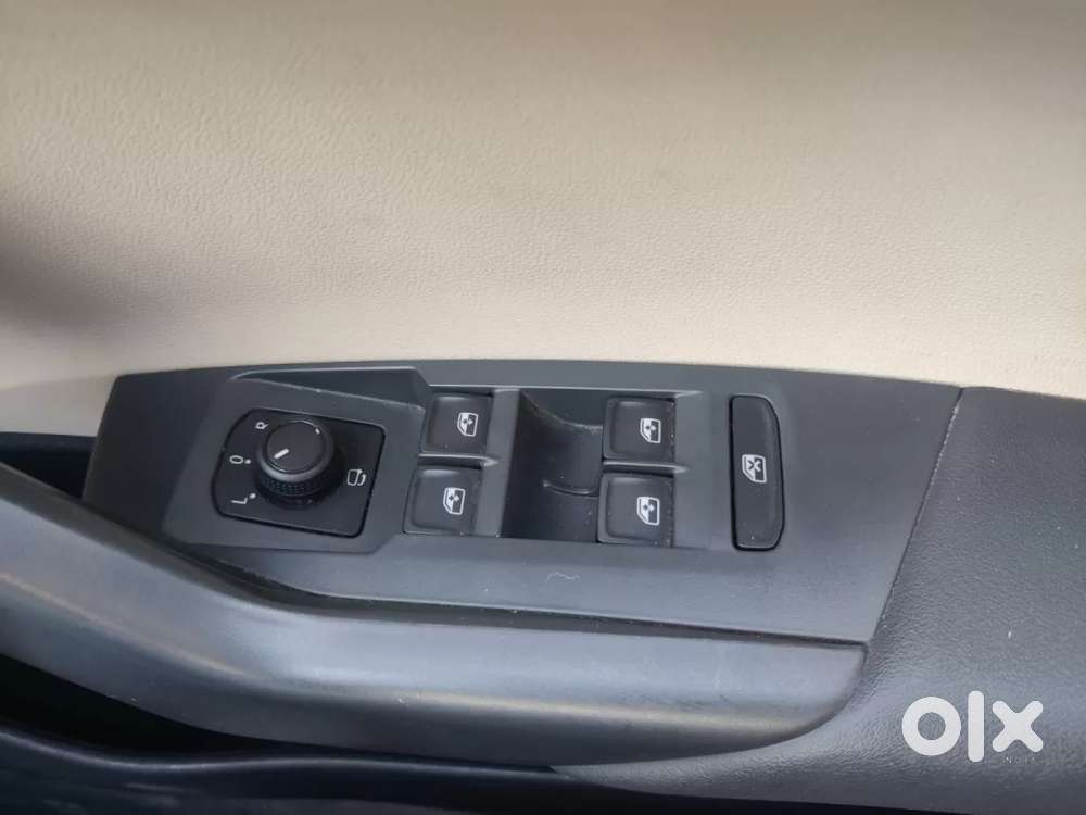 Skoda Slavia Style 1.0l Tsi At, 2023, Petrol