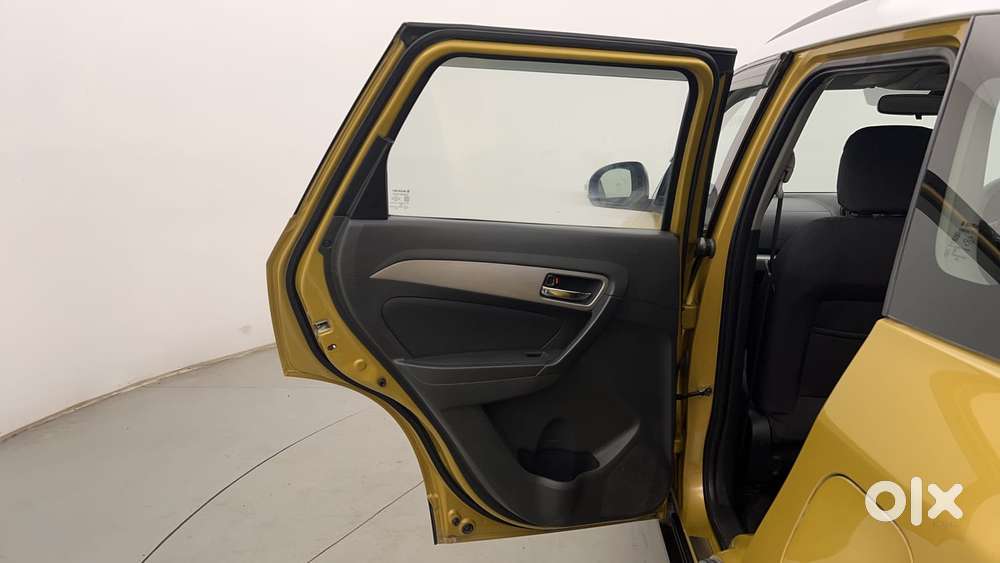 Maruti Suzuki Vitara Brezza Zdi+ Dual Tone Mt, 2016, Diesel