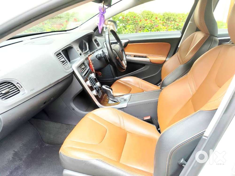 Volvo S60 D4 Momentum 2017 – Single Owner Excellent Condition
