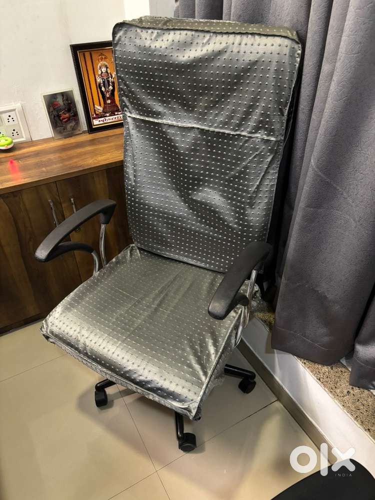 Office Chair for sale Boss Chair and Guest Chair, Godrej