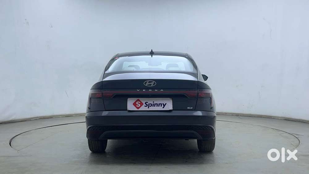 Hyundai Verna 1.5 Sx (o) Petrol Mt, 2023, Petrol