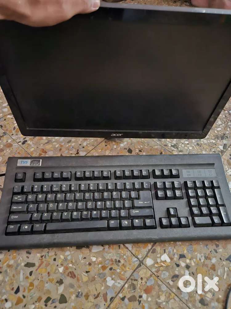Acer monitor with mouse and keyboard