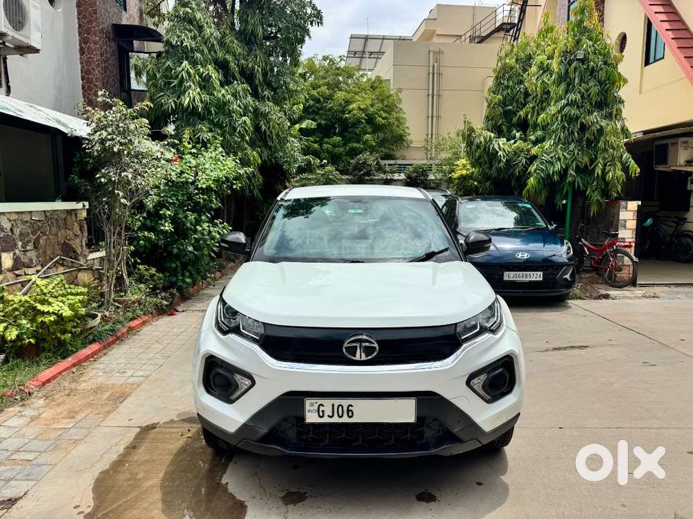 2022 Tata Nexon Petrol – Calgary White