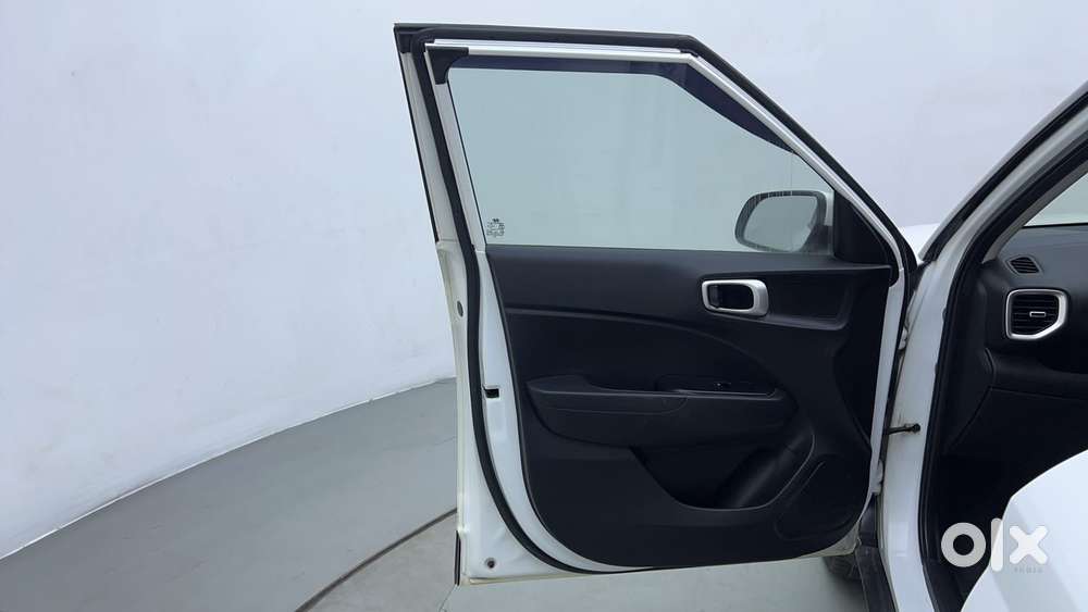 Hyundai Venue 1.2 S Plus, 2020, Petrol