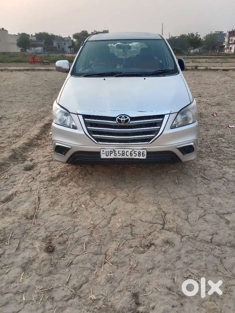 Toyota Innova Hycross 2012
