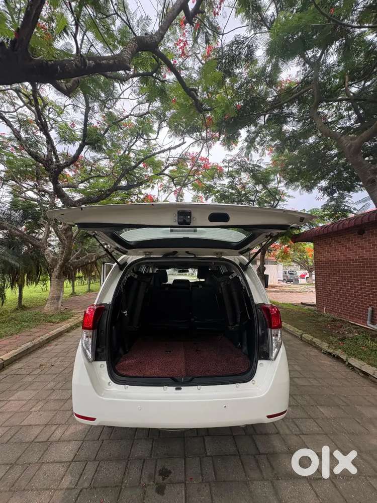 Toyota Innova Crysta 2016 Diesel 130000 Km Driven