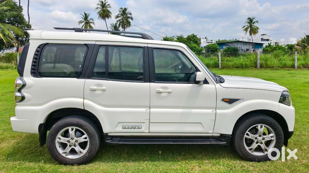 Mahindra Scorpio S10, 2015, Diesel