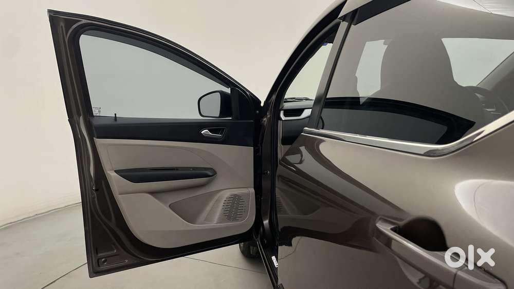 Renault Triber Rxz, 2022, Petrol