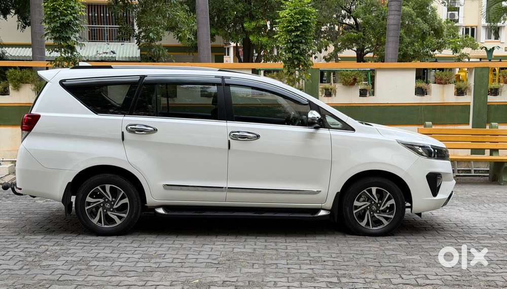 Toyota Innova Crysta 2.4 V 8 Str, 2022, Diesel