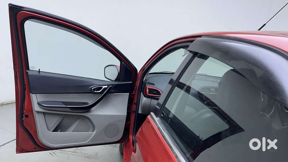 Tata Tiago Xza, 2018, Petrol