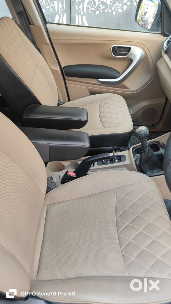 Mahindra Tuv 300 T10 Dual Tone, 2018, Diesel
