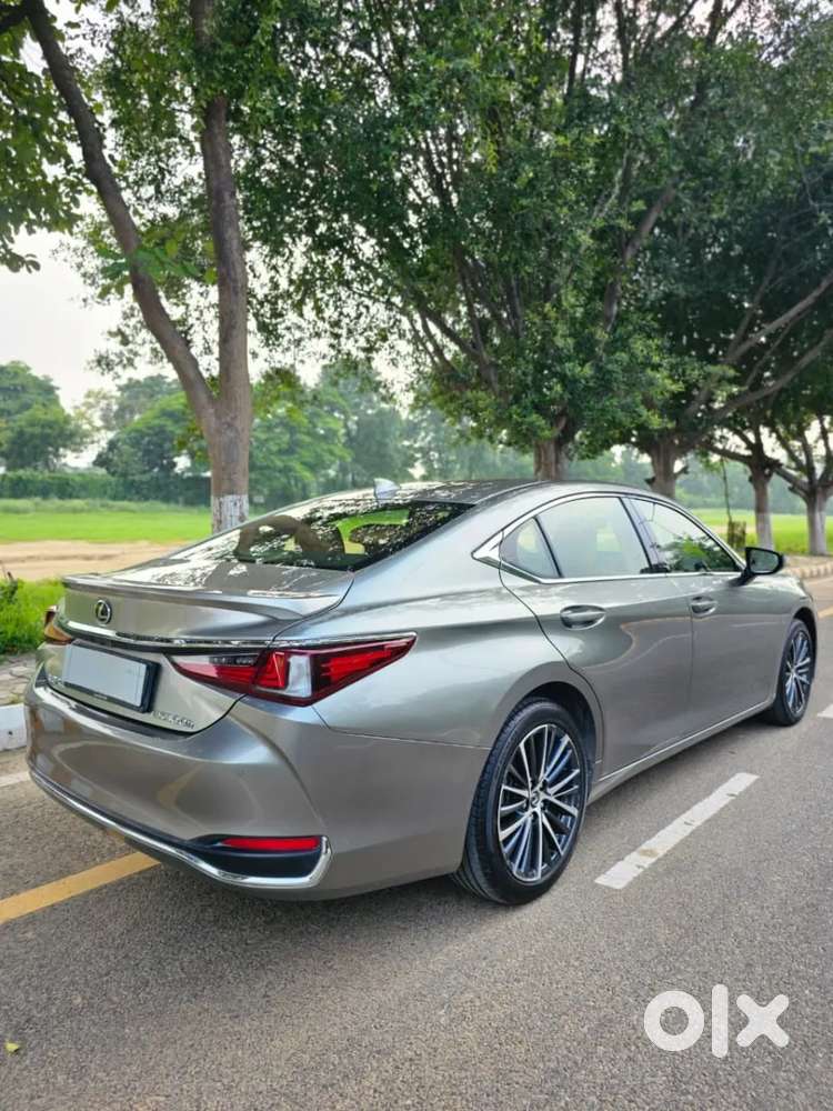Lexus Es, 2025, Petrol