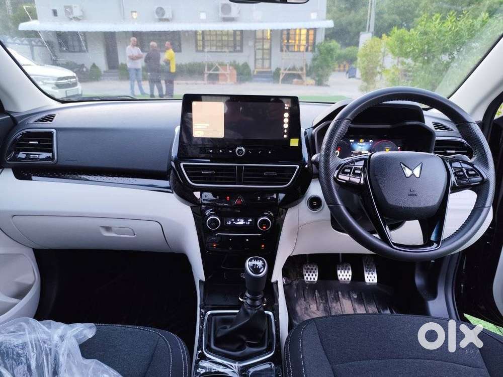Mahindra Xuv 3xo Ax5l Pg Mt, 2025, Petrol
