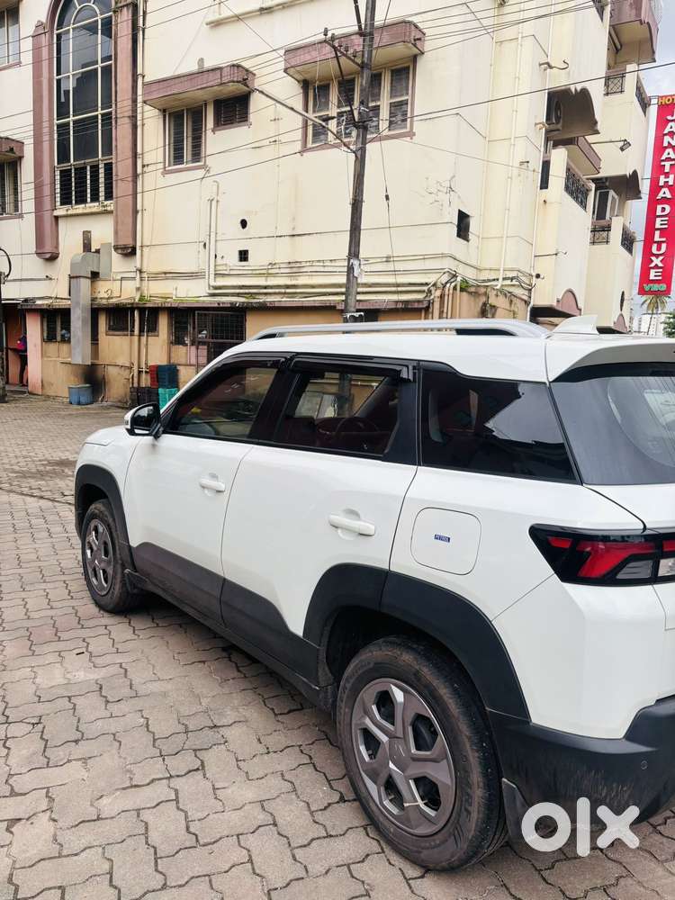 Maruti Suzuki Brezza 1.5 Lxi Smart Hybrid, 2024, Petrol