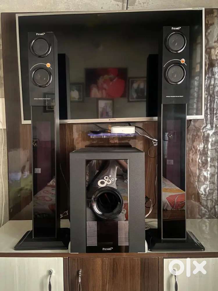 Pizaro speakers one light base and two speaker light tower TVs