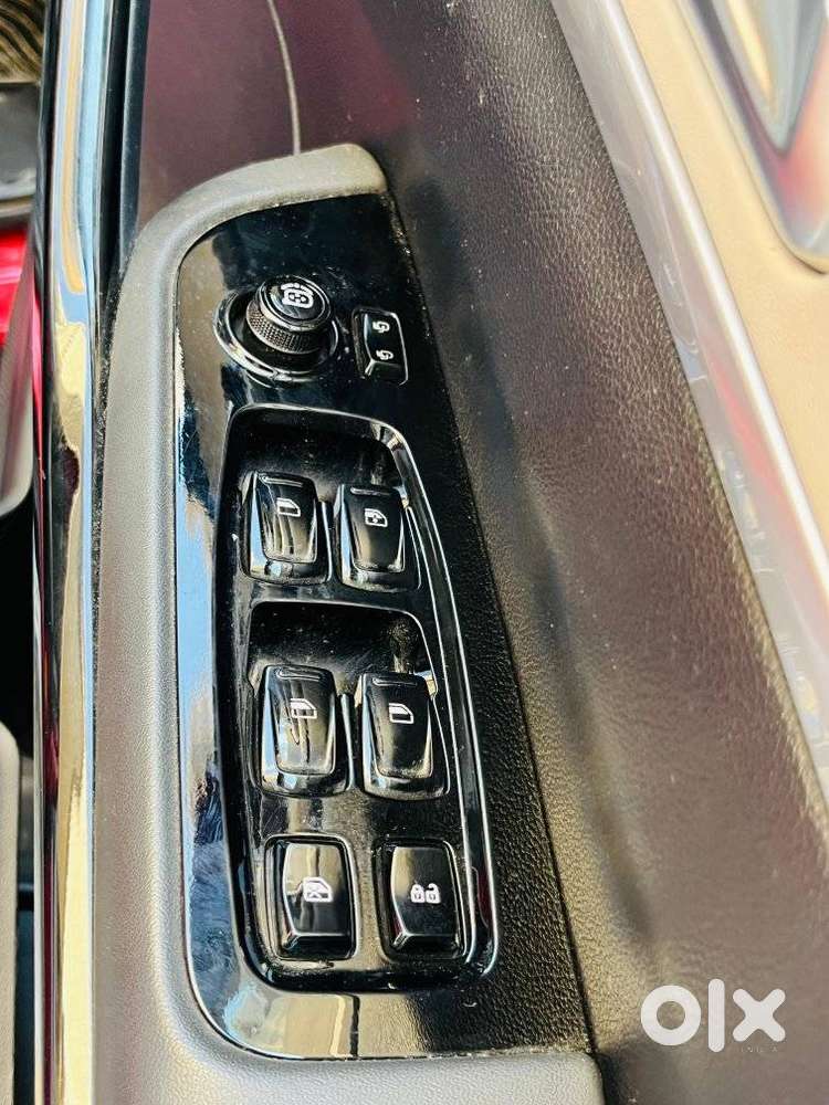 Mahindra Xuv700 2.0 Ax 7 Petrol Mt Str, 2022, Petrol