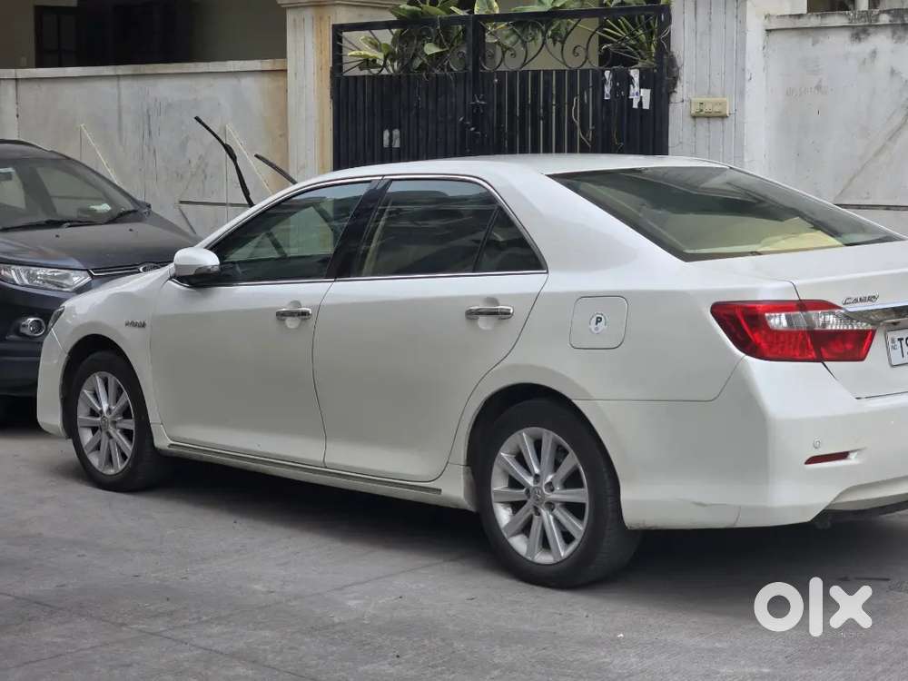 Toyota Camry 2.5g Hybrid 2015 Immaculate Genuinely Showroom Maintained
