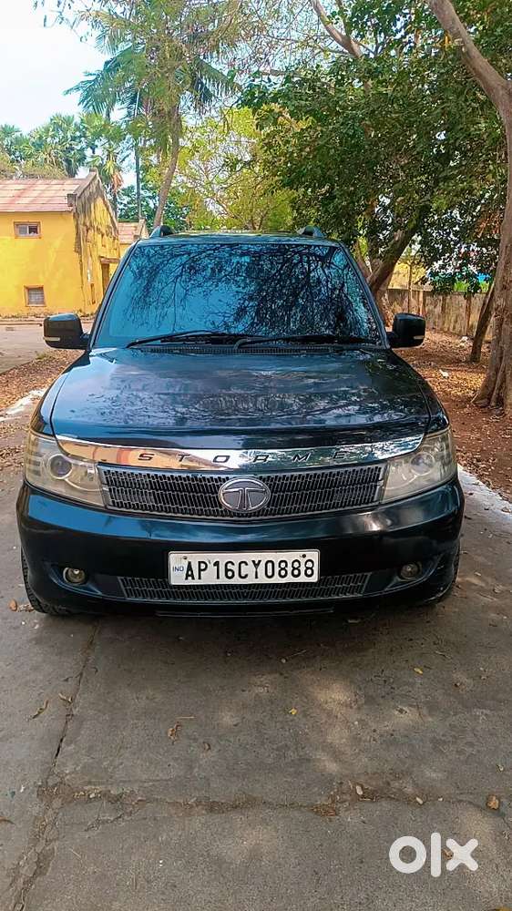Tata Safari Storme 2015