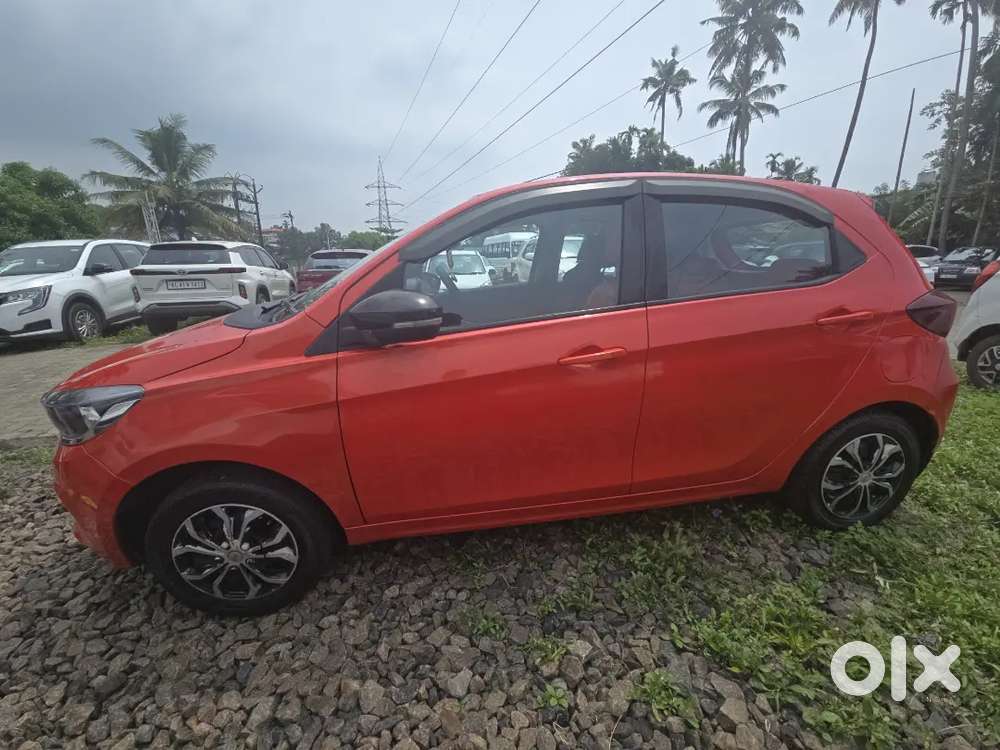 For Sale: Tata Tiago Xz Petrol 2020 &ndash; Red | First Owner |cool Upgrades