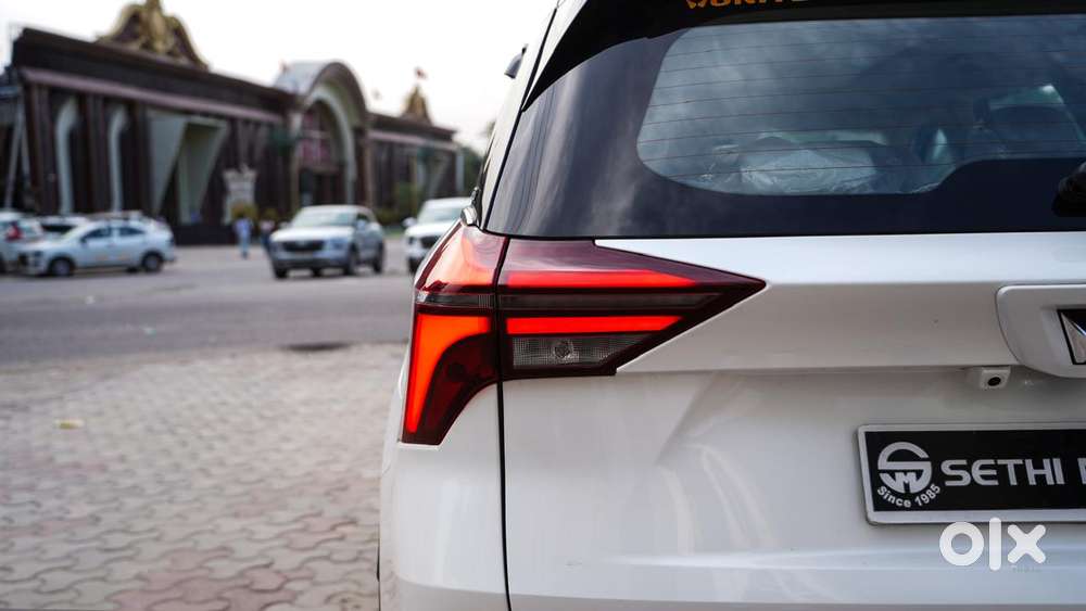 Mahindra Xuv700 2.0 Ax 7 Petrol At Str, 2022, Petrol