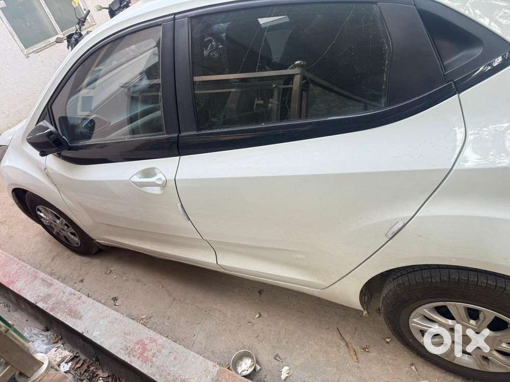 Tata Altroz 2023 Diesel 42000 Km Driven