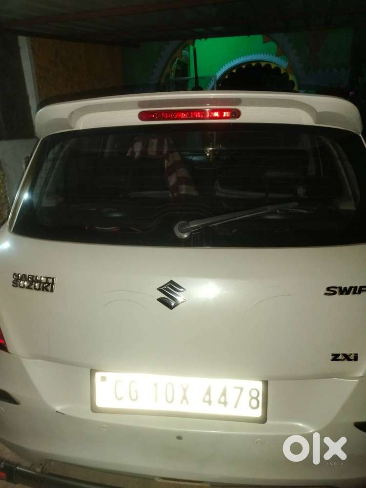 आल वेलमेन्टनेन्स कार है, रात का खींचा हुआ फोटो है