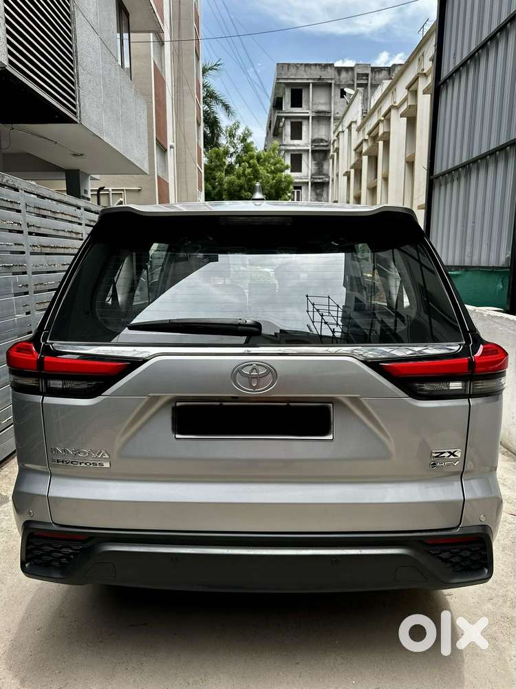 Toyota Innova Hycross 2.0 Zx (o) Hybrid 7 Str, 2025, Petrol