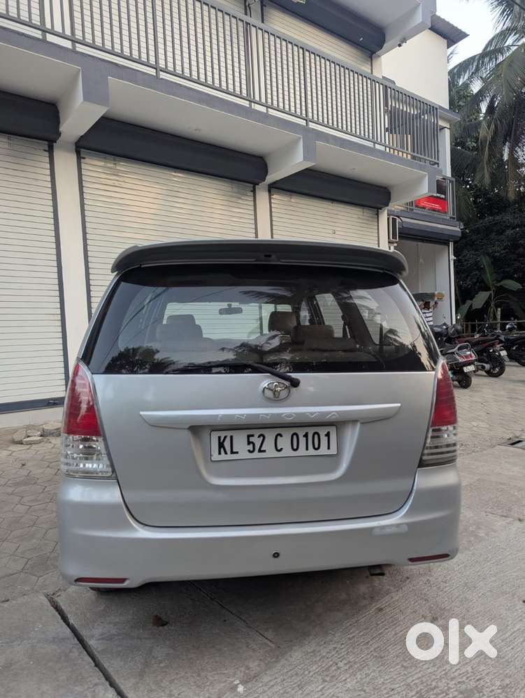 Toyota Innova 2010