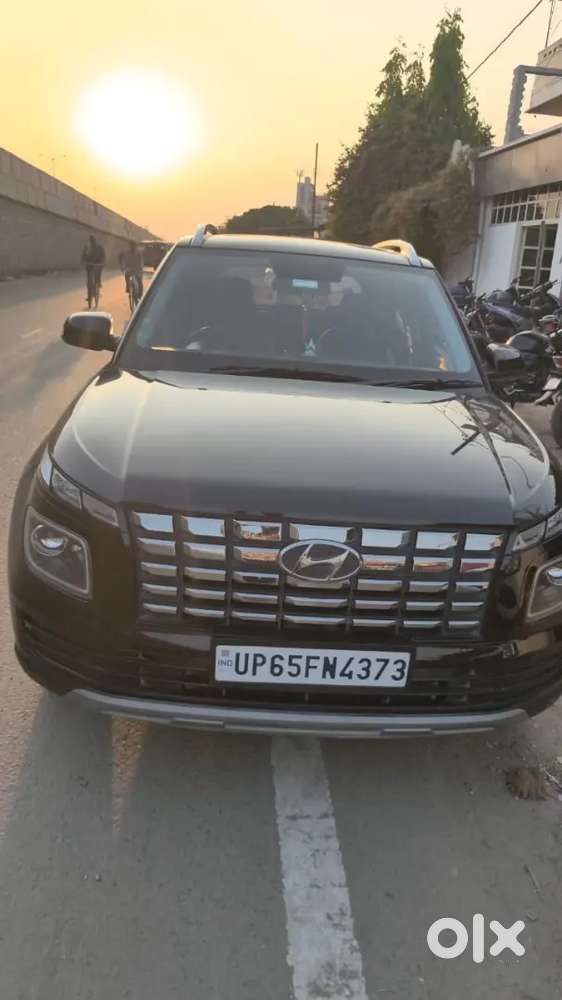 Hyundai Venue 2025 Petrol 14500 Km Driven