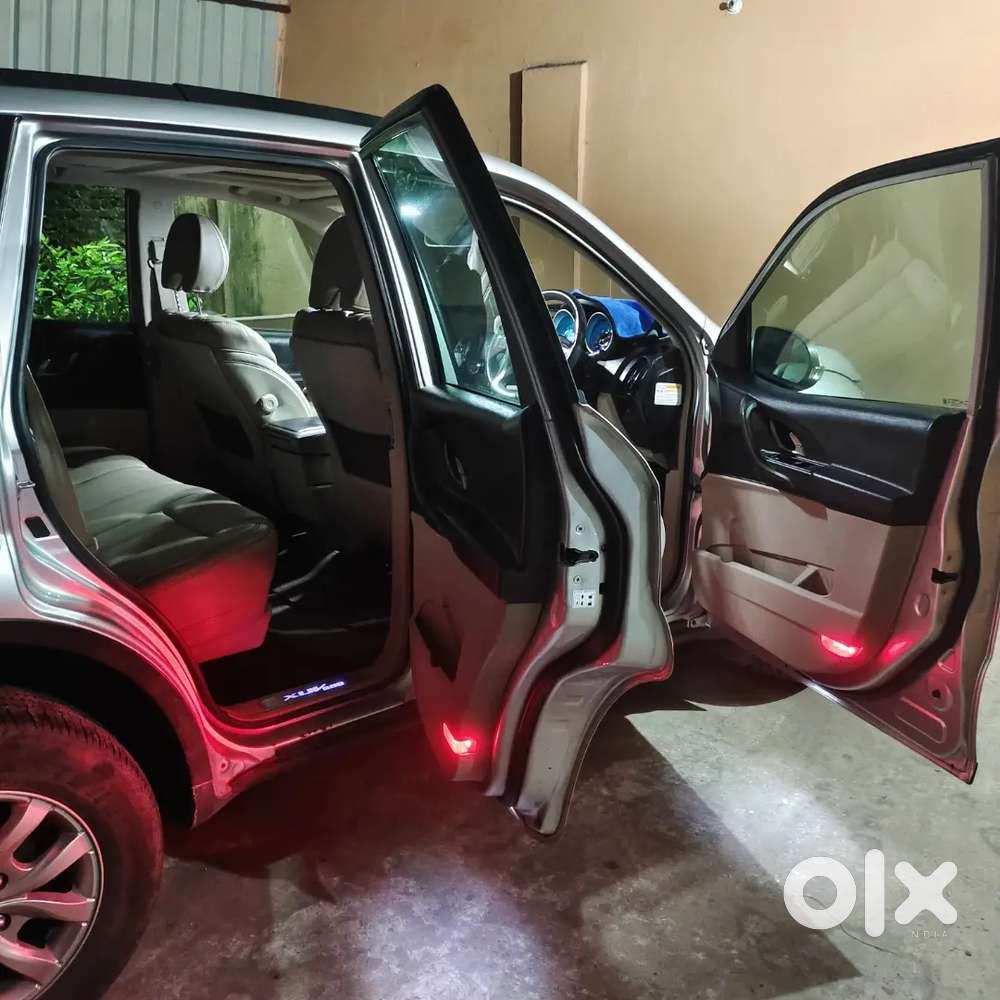 Mahindra Xuv500 W10 (top Model)  2016  Sunroof  Excellent Condition