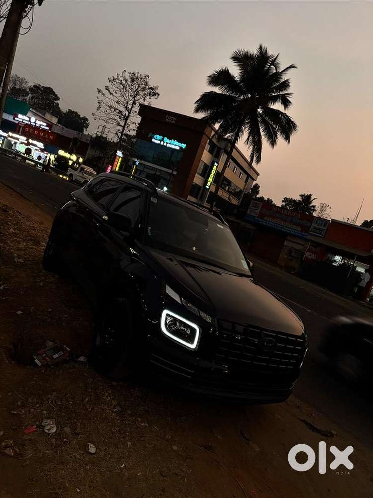 Hyundai Venue Knight Edition 2023 Petrol Well Maintained