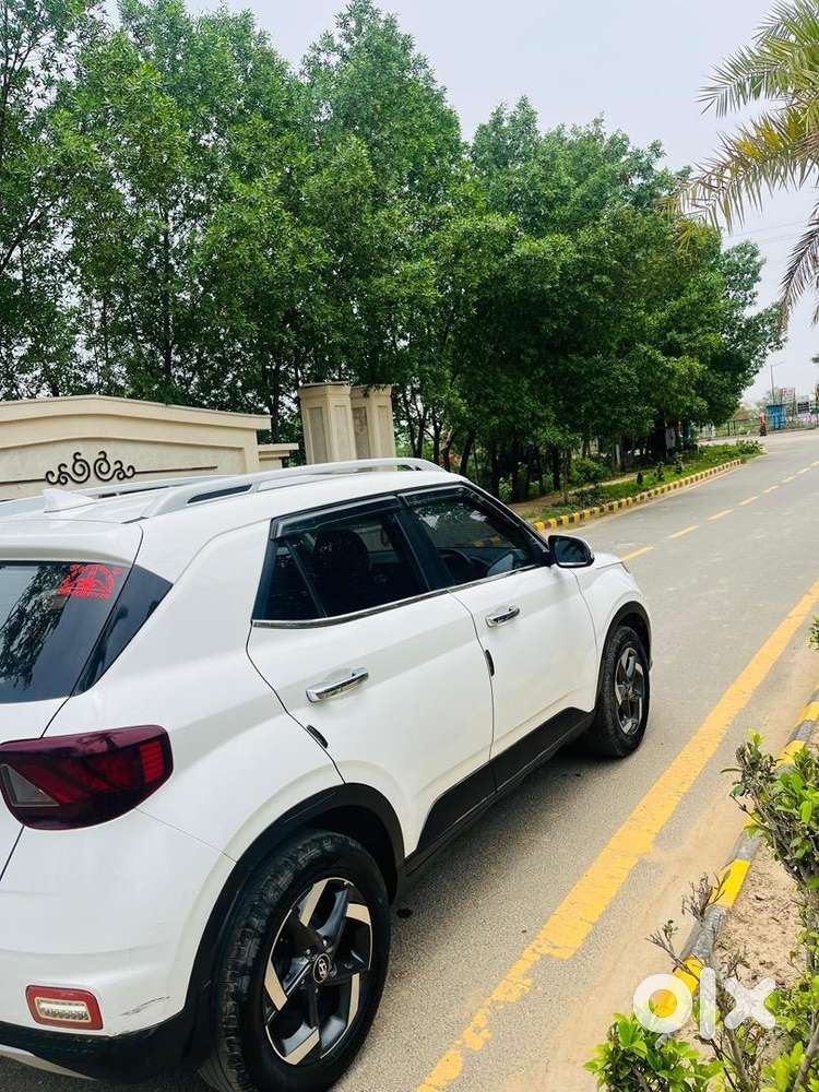 Hyundai Venue 2019 Diesel 72500 Km Driven