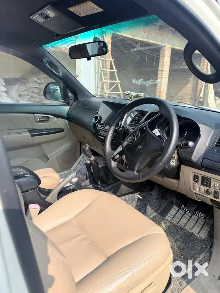 Toyota Fortuner Legender 2013 Petrol 300000 Km Driven