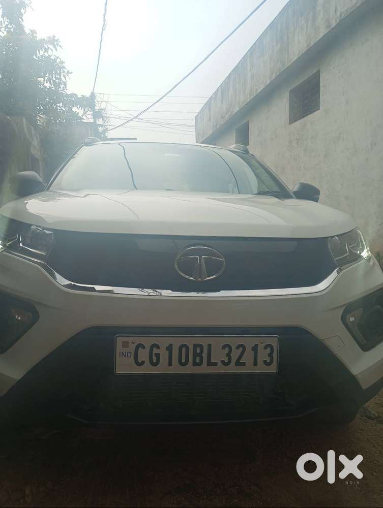 Tata Nexon Xma Petrol Amtdec202219000kmfirst Owner