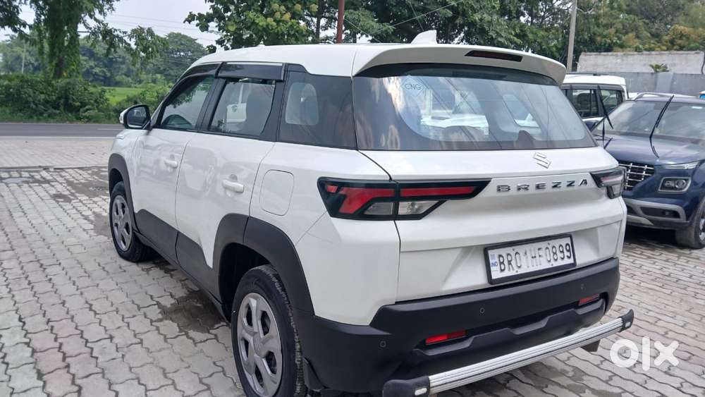 Maruti Suzuki Brezza 1.5 Lxi Smart Hybrid, 2023
