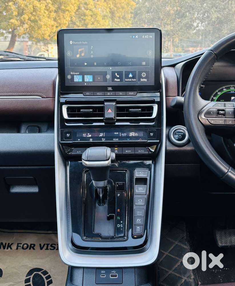 Toyota Innova Hycross